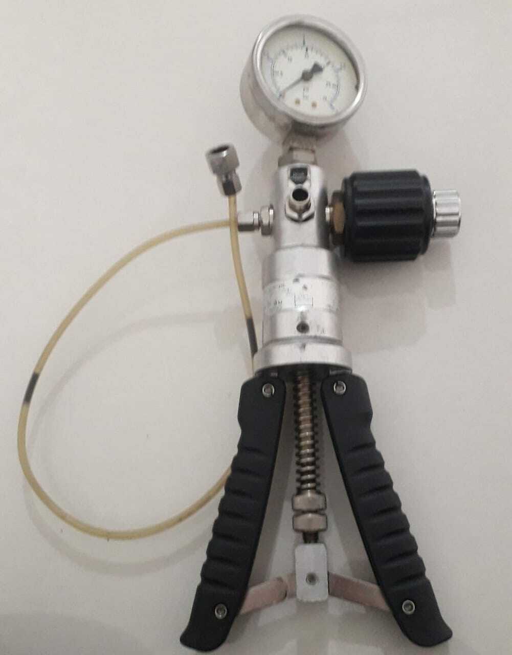 LR-CAL LPP-30 Pressure calibrator hand held test pump