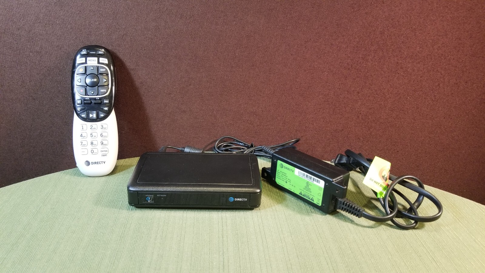 DIRECTV Model C61-500 Power Supply and Remote