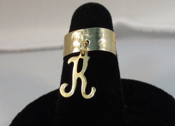 14KT GOLD EP HAMMERED DANGLE INITIAL K TOE RING
