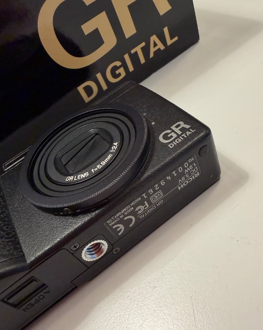 RICOH GR DIGITAL Console