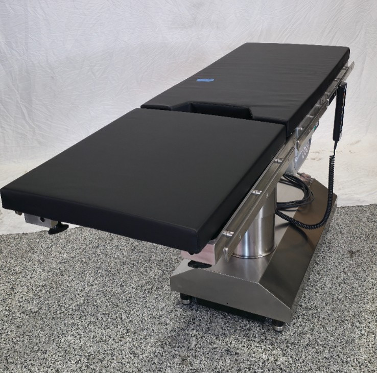 Skytron 1700 Surgical Table- Great condition! Fully functional