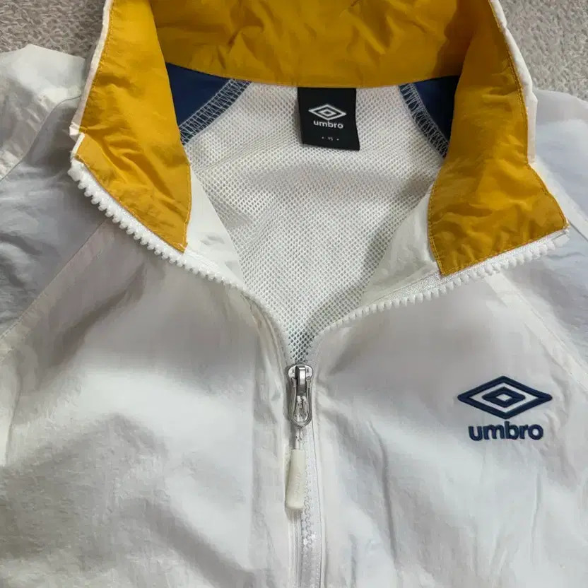 Umbro Windbreaker Jacket - Unisex 95 Size Official