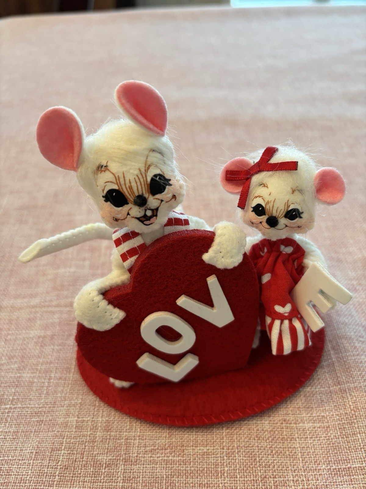 Annalee 6” White Mice Holding A Red Heart LOVE Sign