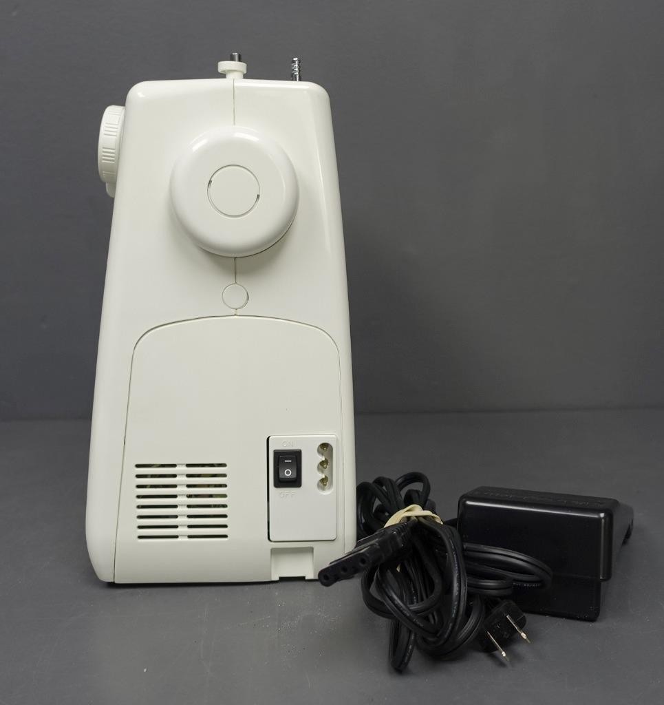 Kenmore 385.12102 Sewing Machine +Manual/Accessories/Case Tested