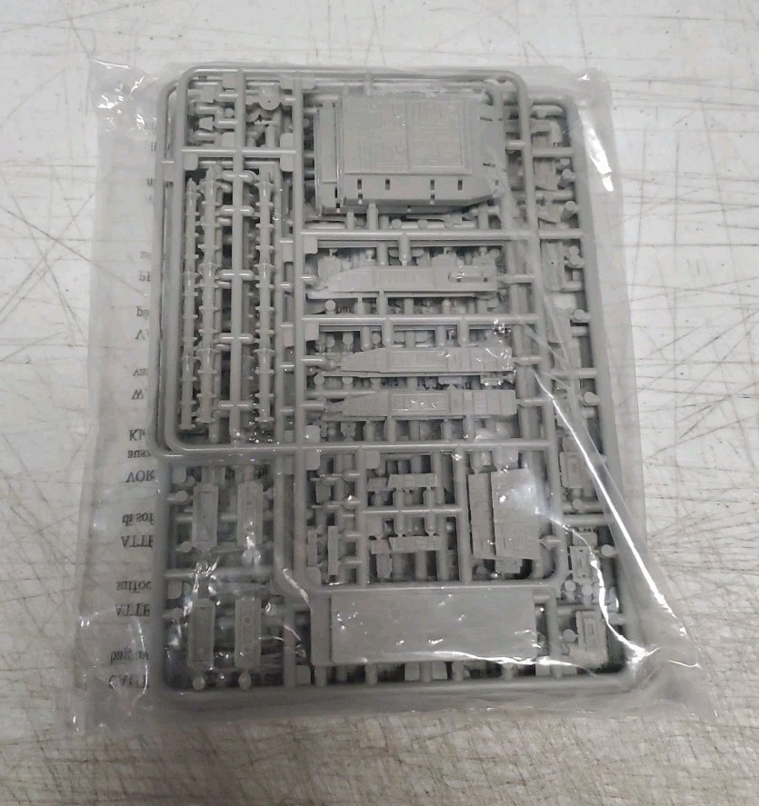 Moebius Models 2001: A Space Odyssey Discovery XD-1 Model Kit, 1:350 Scale