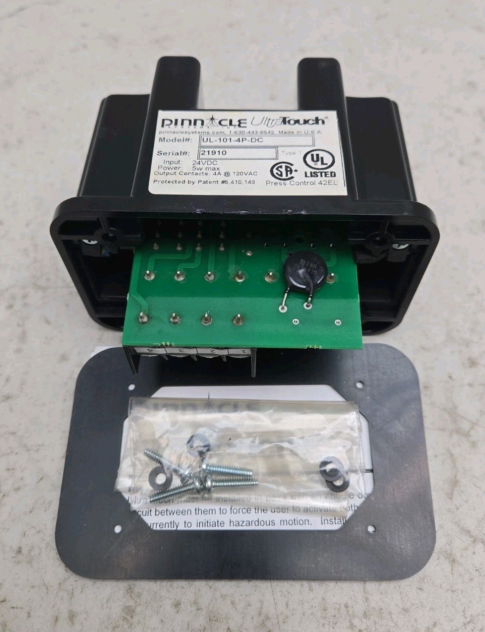Pinnacle UL-101-4P-DC Ultra Touch Safety Controller 24Vdc Input 5W Max Power New