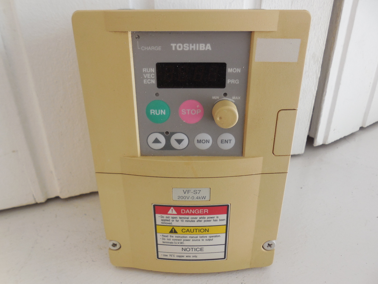 Toshiba Inverter VFS7-2004PY-EU Frequency Inverter VFS72004PYEU