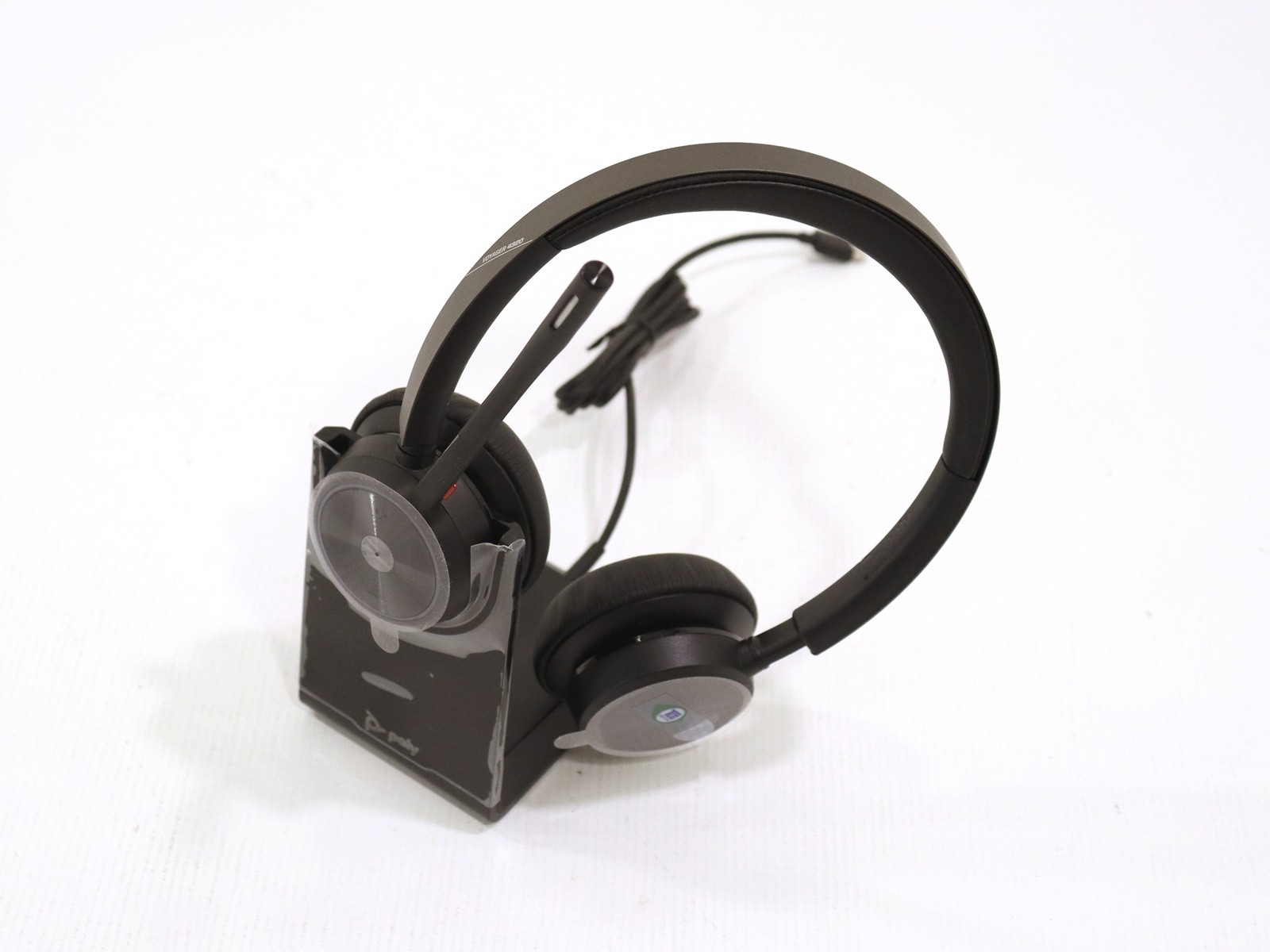 Poly Voyager 4320 UC USB-C HS +BT700 (77Z31AA) Headset + Base (Black)
