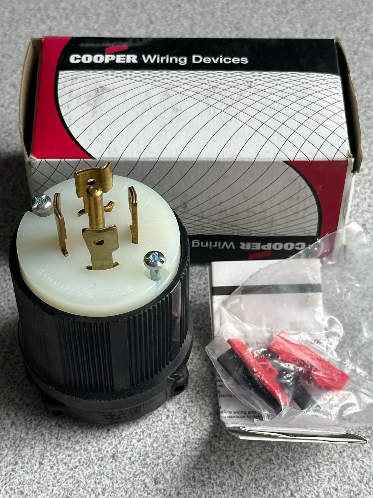NEW COOPER CWL2320P LOCKING PLUG 20A 3 Phase 347/600V 4 Pole 5 Wire L22-20R