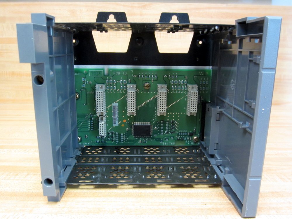 Allen Bradley 1746-A4 4-Slot Rack 1746A4 Ser B Black Metal Housing