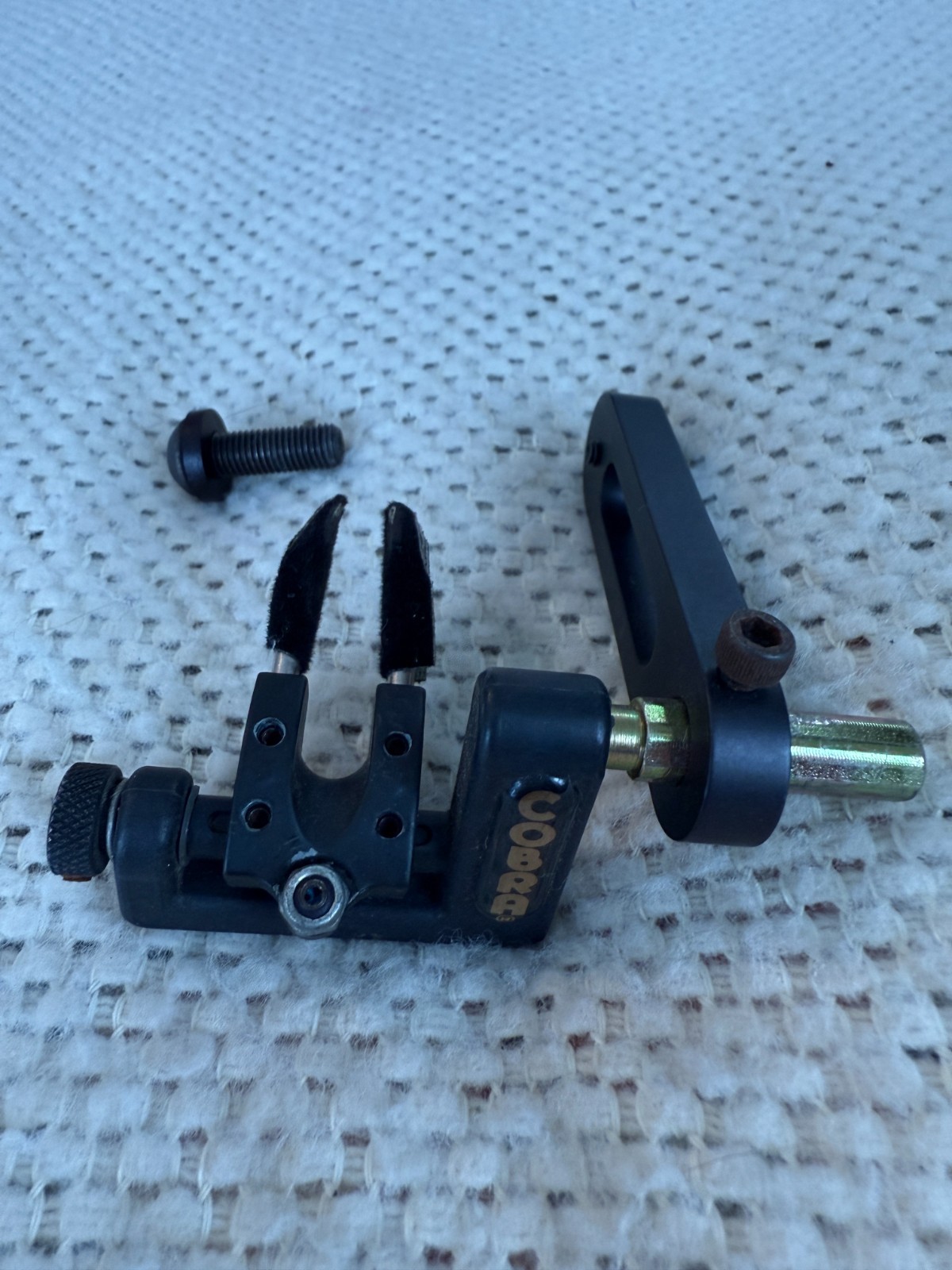 Cobra Archery Dual Prong Flipper Rest