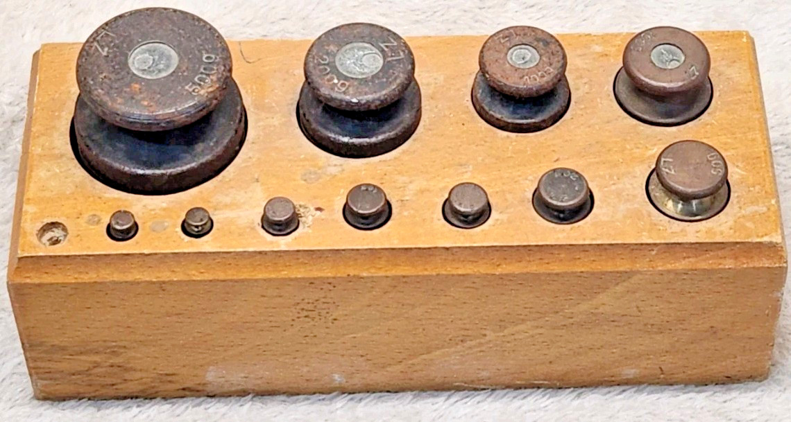 Vintage Set of 11 Roberval Balance Weights from 500g to 2g Marked L Z