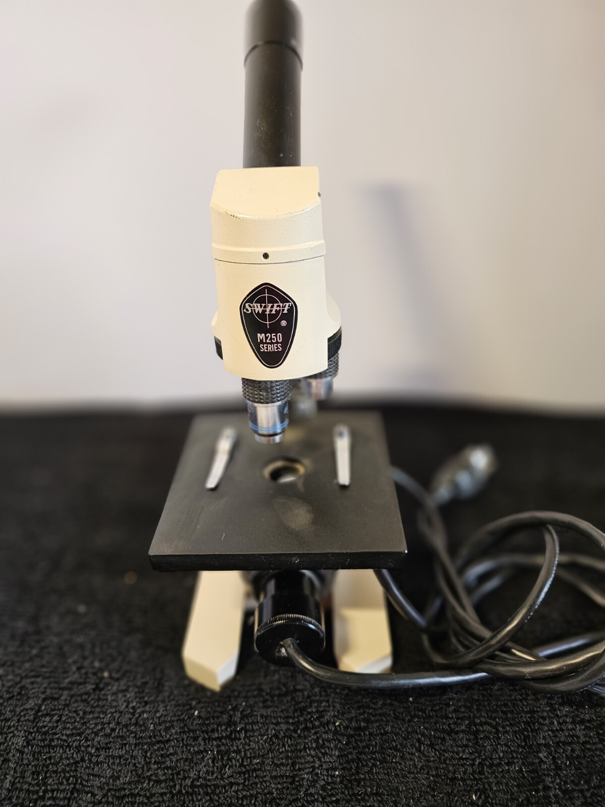 SWIFT Model M250 Series Microscope With Light