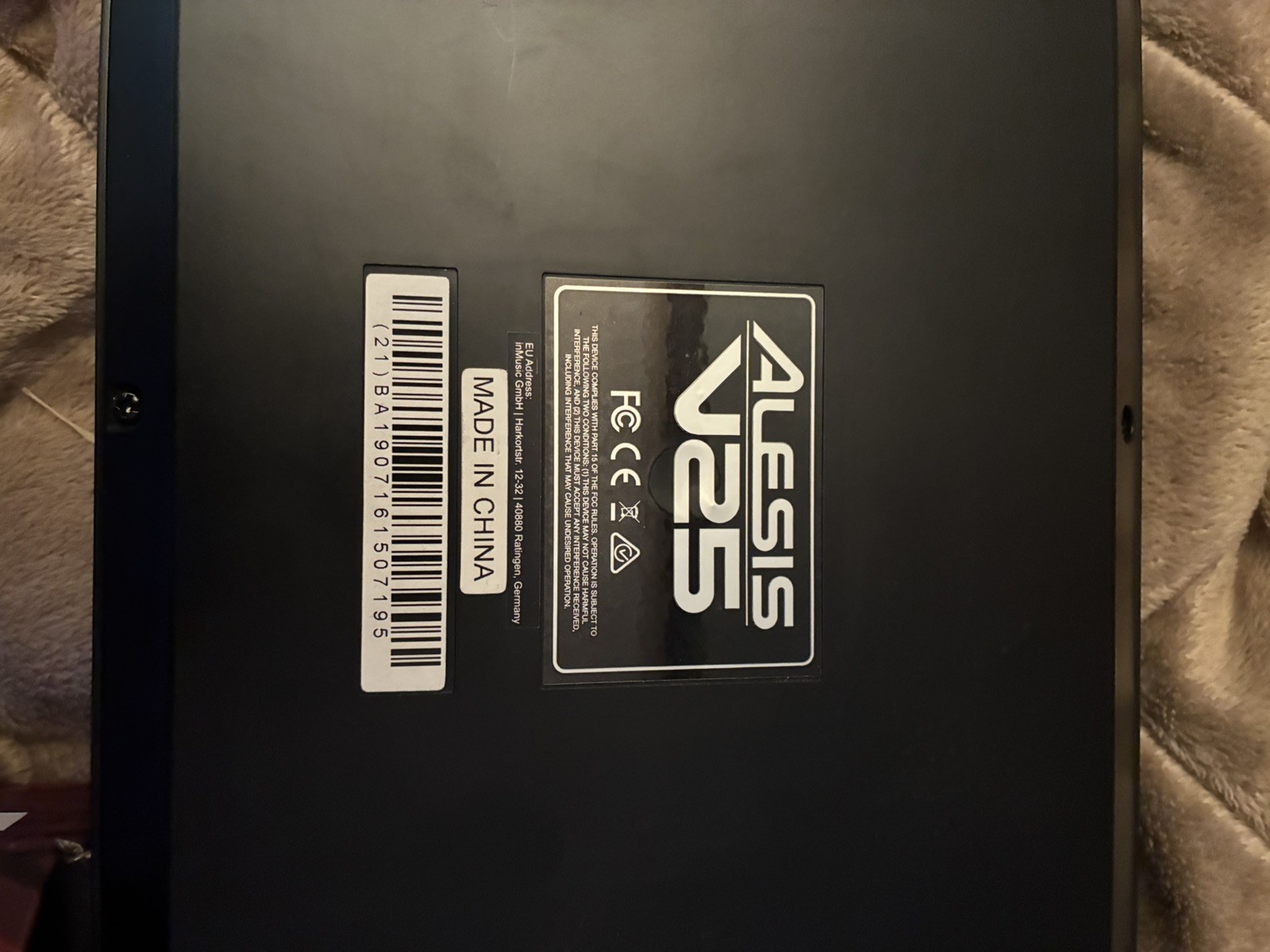 alesis v25 keyboard and launchpad mk2