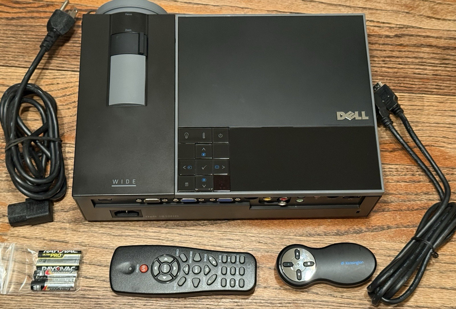 DELL 1610HD DLP Projector/HDMI/3500 Lumen Lamp75 Hr 1080p 3D Case/remote/pointer