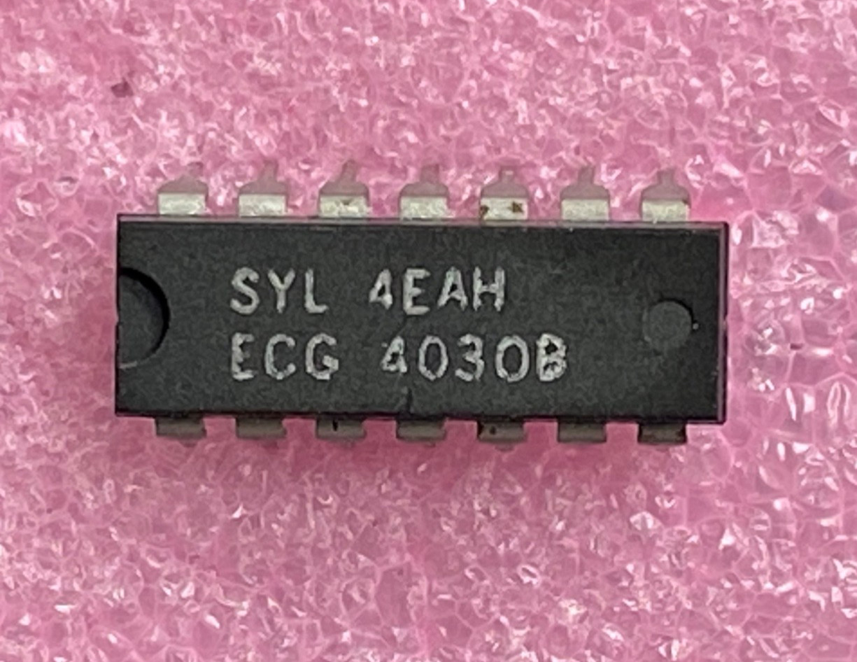 Sylvania ECG4030B quad exclusive OR gate Integrated Circuit