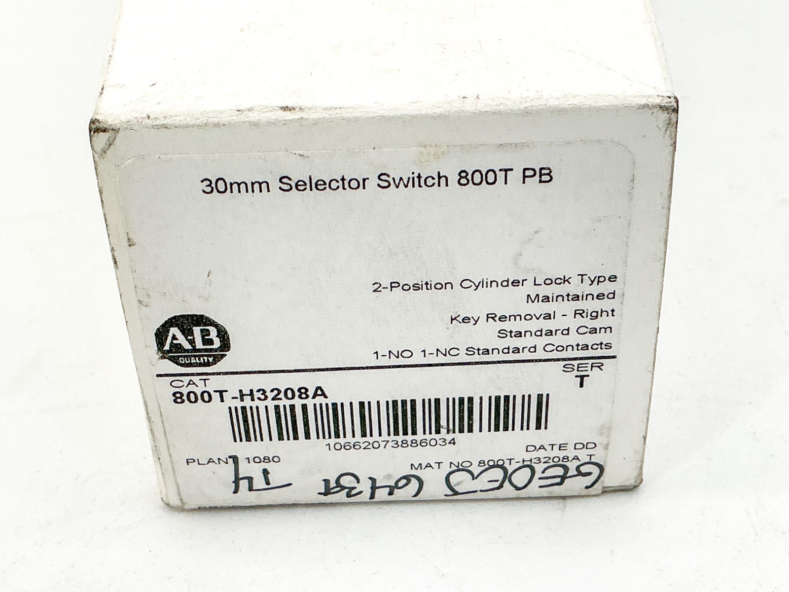 New Allen Bradley 800T-H3208A 30mm Selector Switch 2 Position Ser.T
