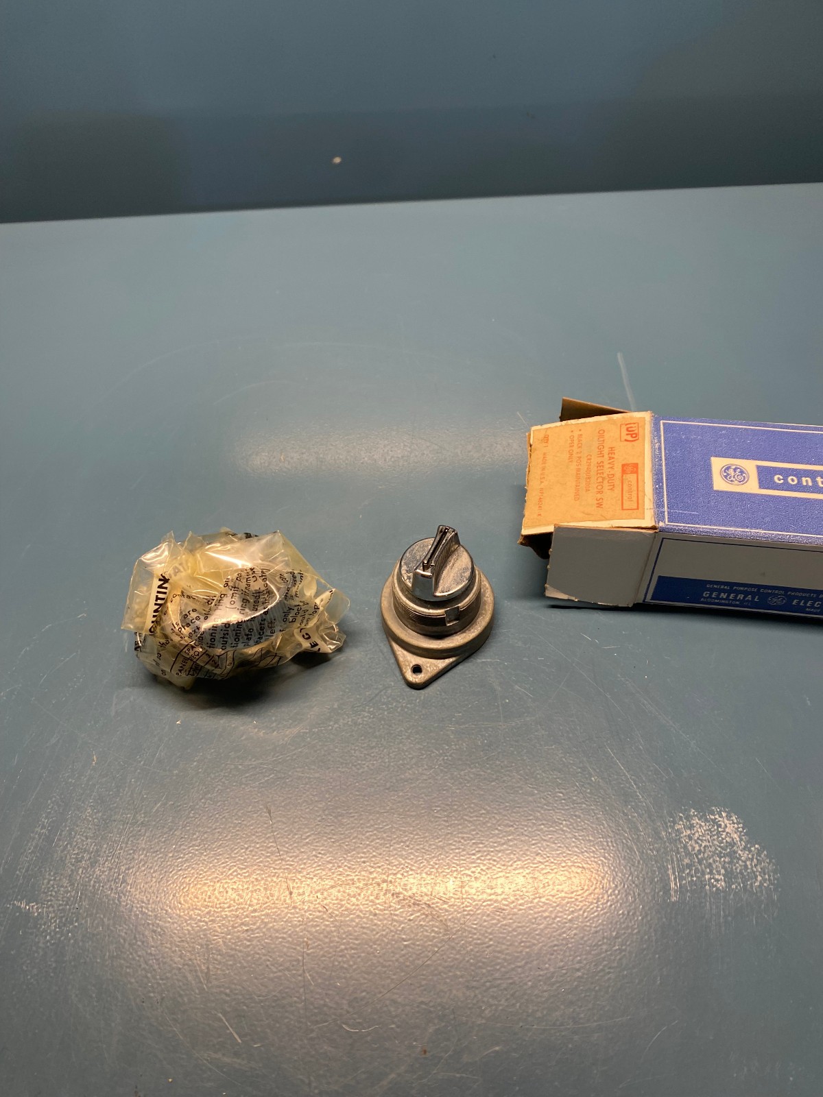 GE HEAVY-DUTY OILTIGHT SELECTOR SWITCH CR2940UB200A