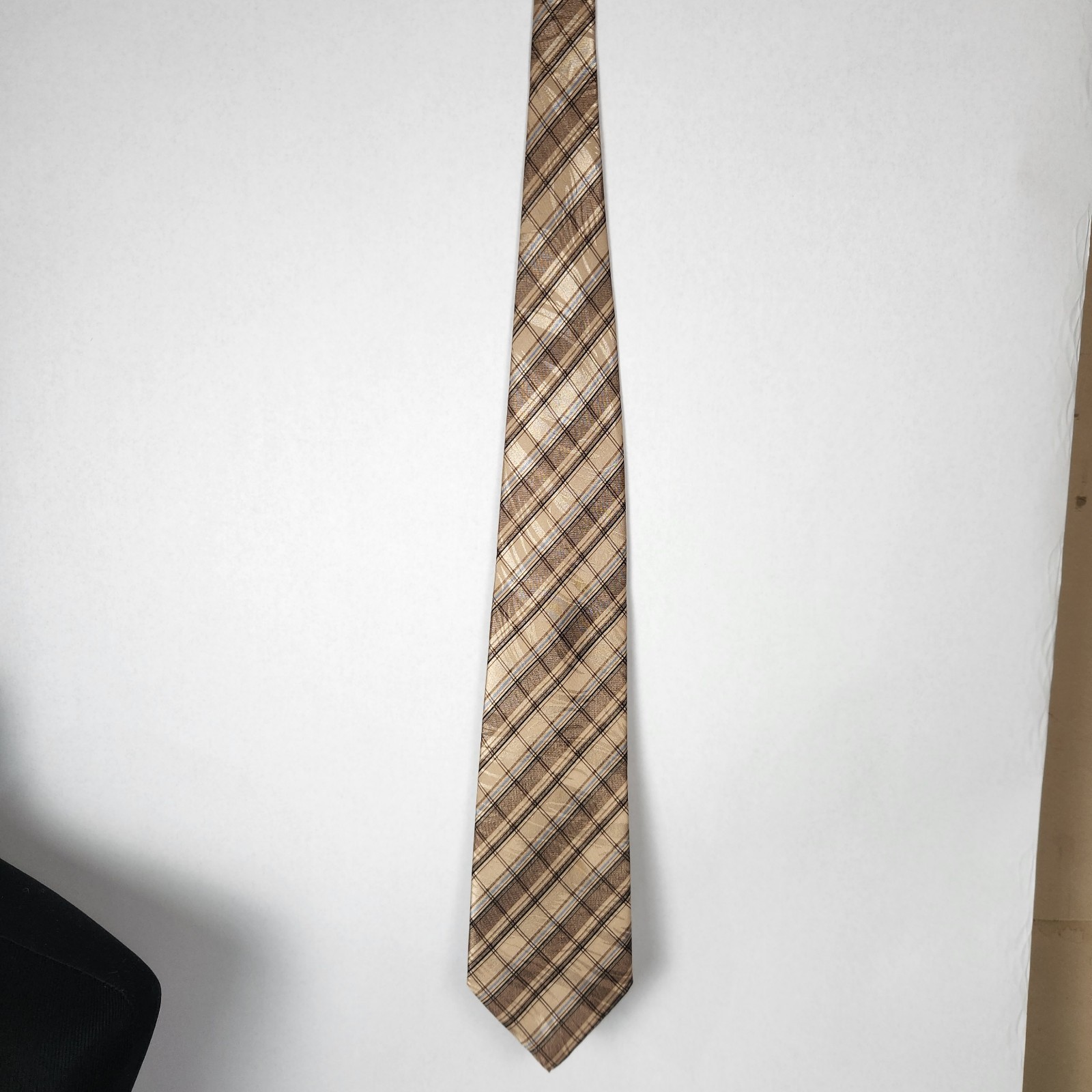 Shendeheng Shimmering Tan Striped Necktie 56x4 Handmade 100% Polyester EUC