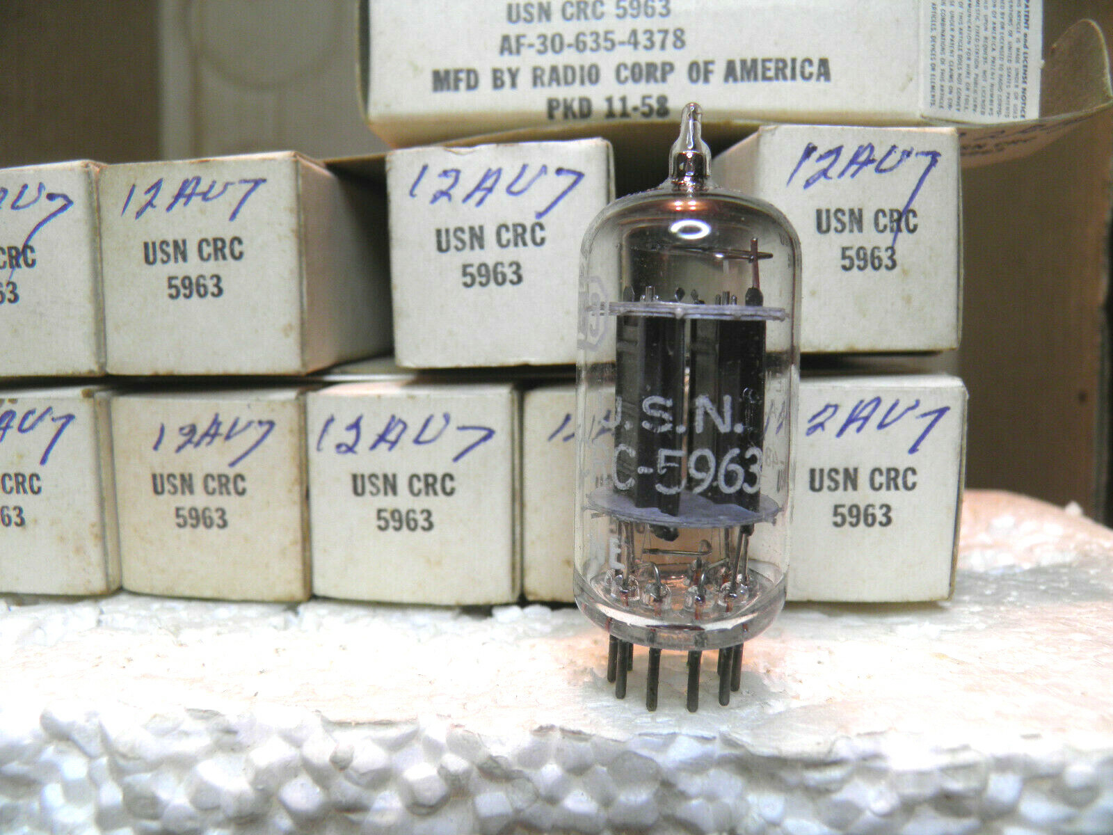 A VINTAGE  JAN/USN-CRC/RCA 5963/12AU7 LONG BLACKPLATE NOS/NIB VAC TUBE YEAR 1958