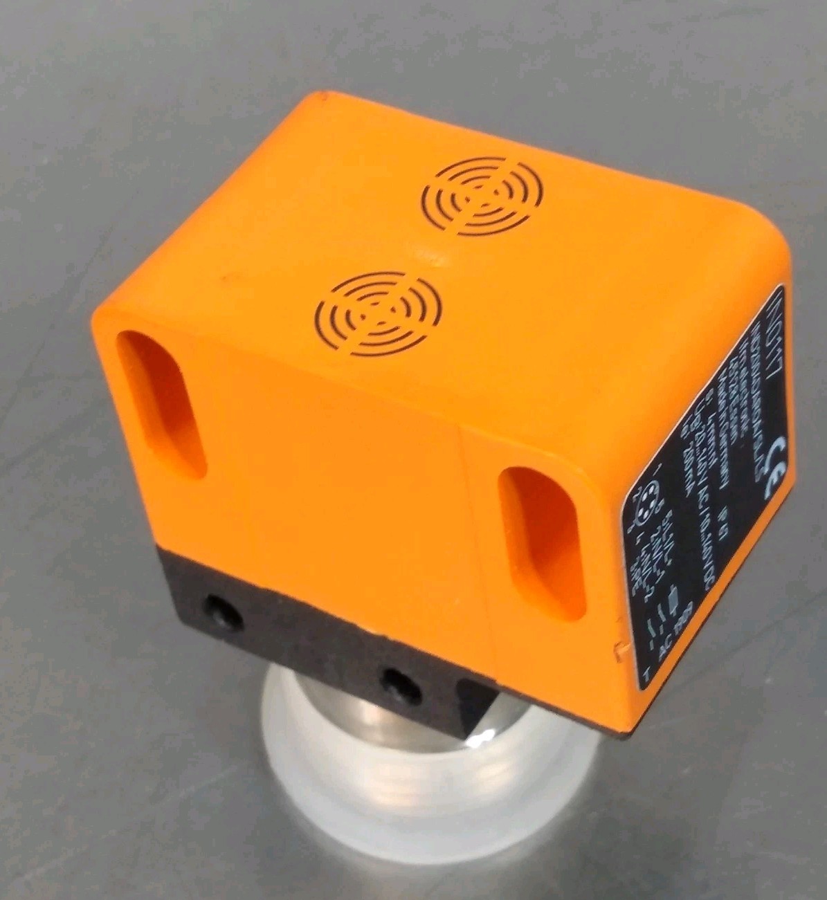 IFM IN0117 IND2004DAROA/SL/LS Inductive Dual Sensor Loc5E1/3