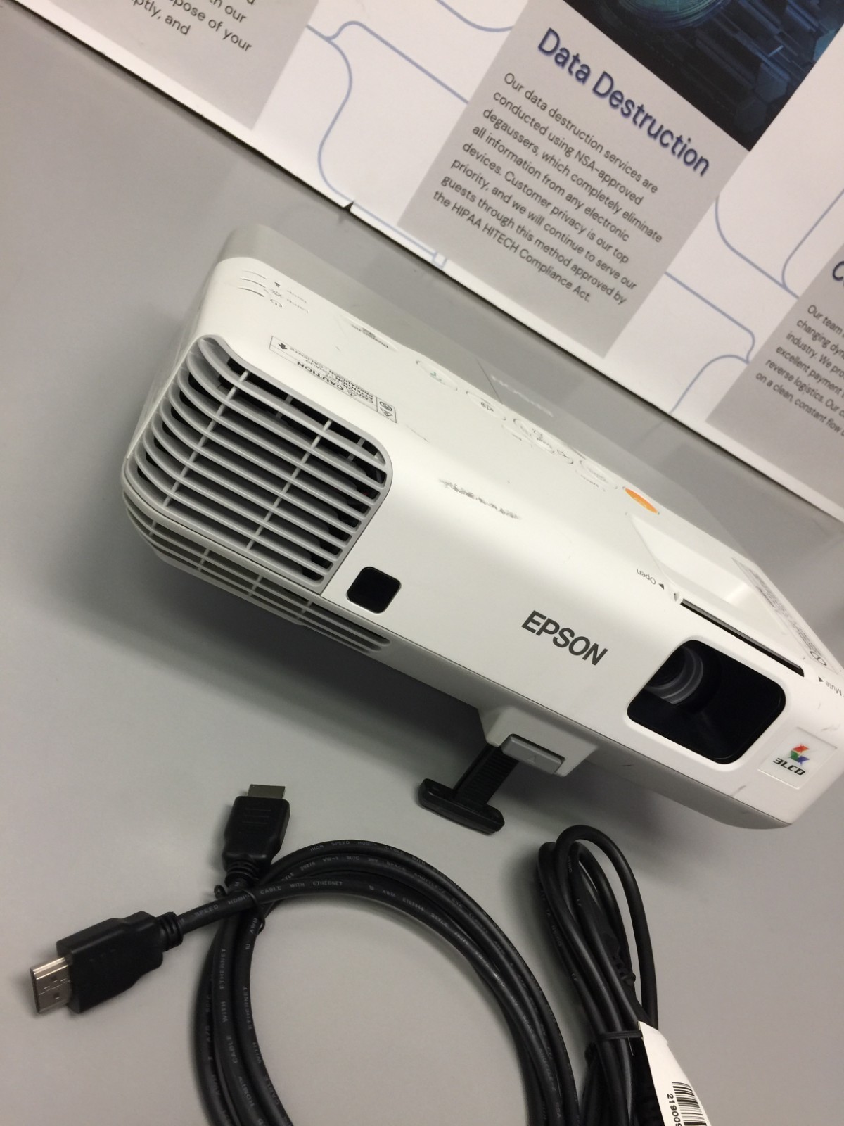 Epson PowerLite 92 LCD Projector model:H381A !!! TESTED!!!#624 LAMP HOURS LEFT !
