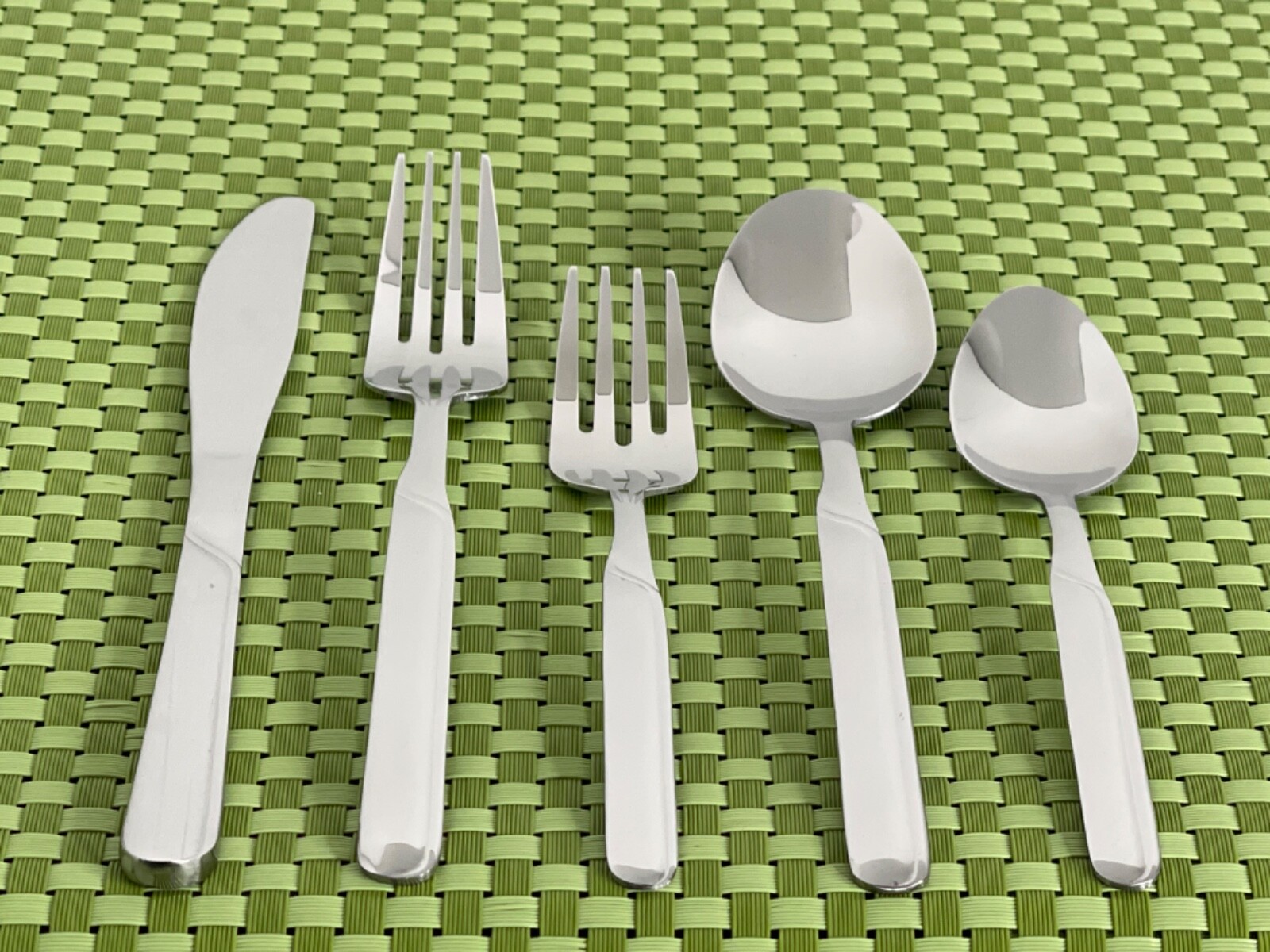Cambridge PAIGE Stainless Glossy Smart Choice Flatware E52VG