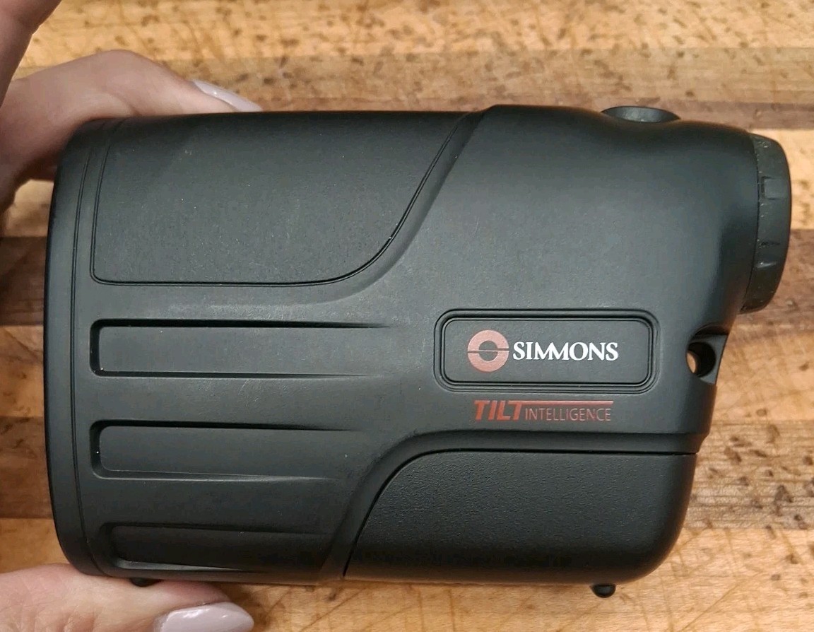 Simmons LRF 600 Rangefinder Golf Laser range Finder with Case