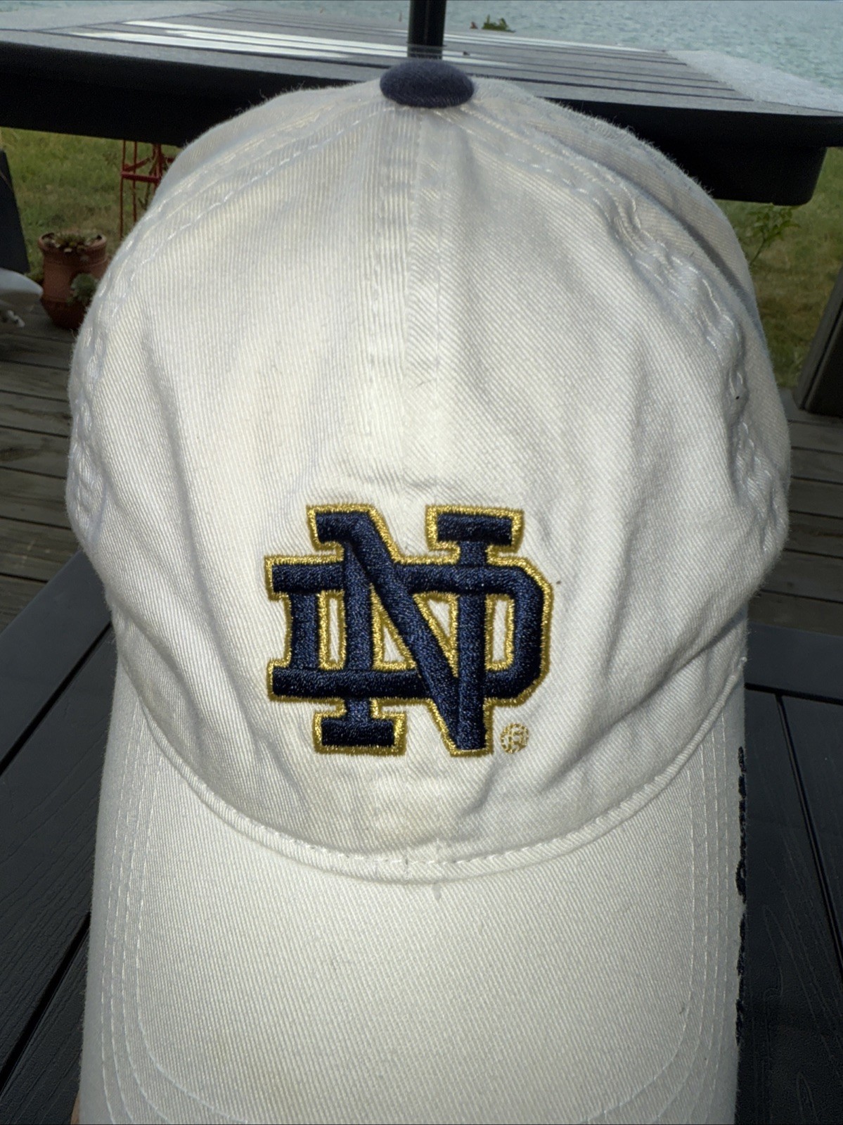 Notre Dame ND Women’s Under Armour White Hat Cap Snap Strap Buckle Cotton EUC