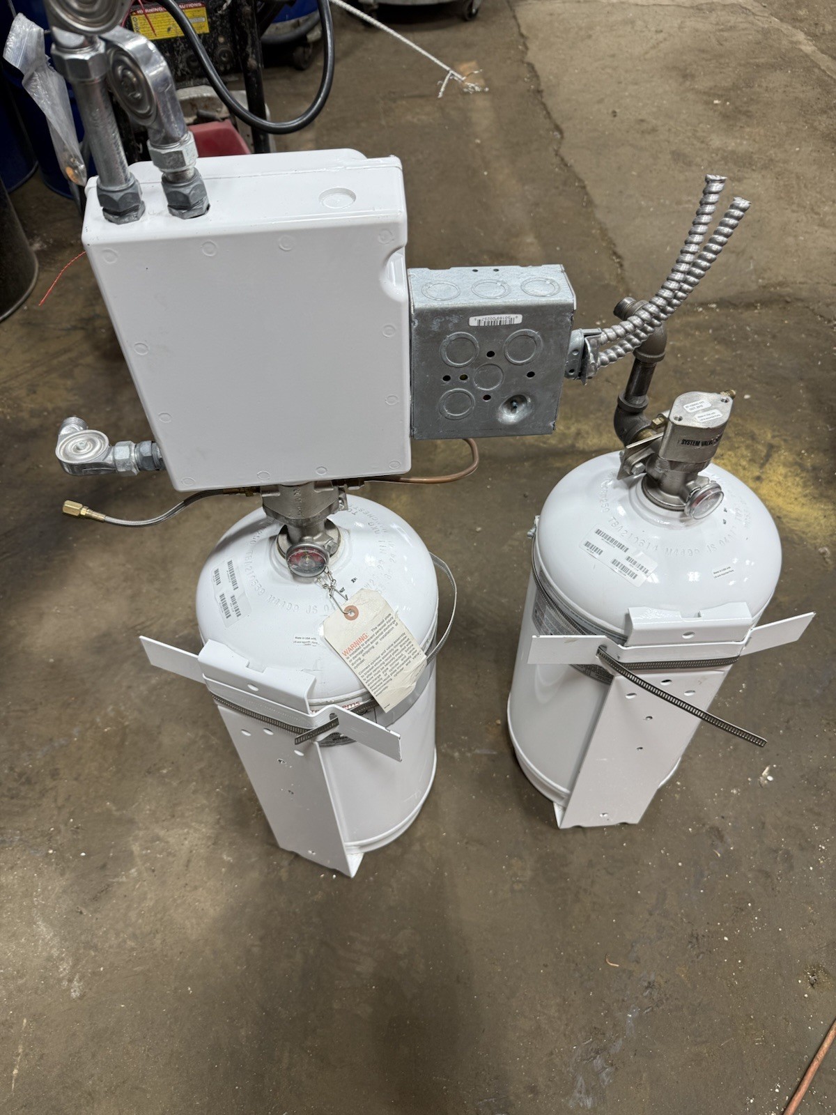 Kidde Kitchen Fire Suppression System WHDR400M 2 4 Gal Tanks XV Control Unit
