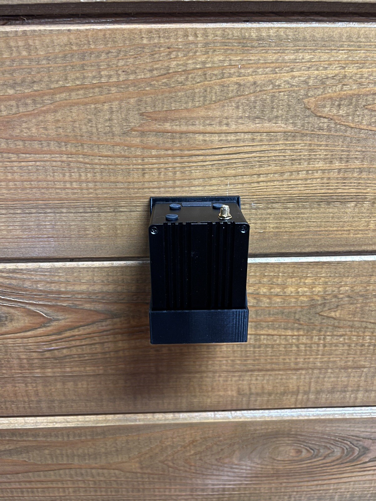 Rak Helium Miner Wall Mount