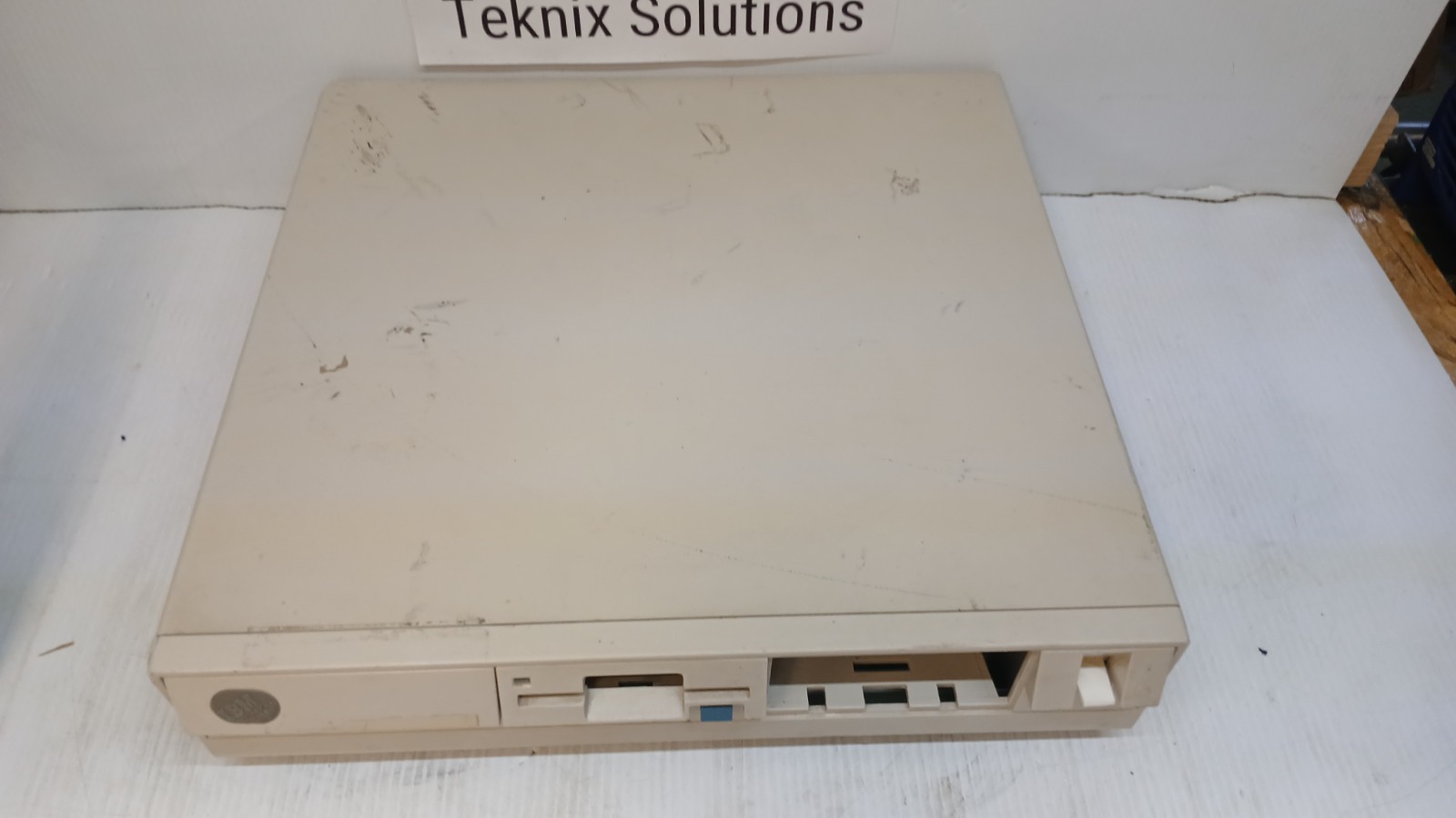Vintage IBM Personal System/2 Model 30 8530-002 *POWERS ON* *UNTESTED* *READ!*