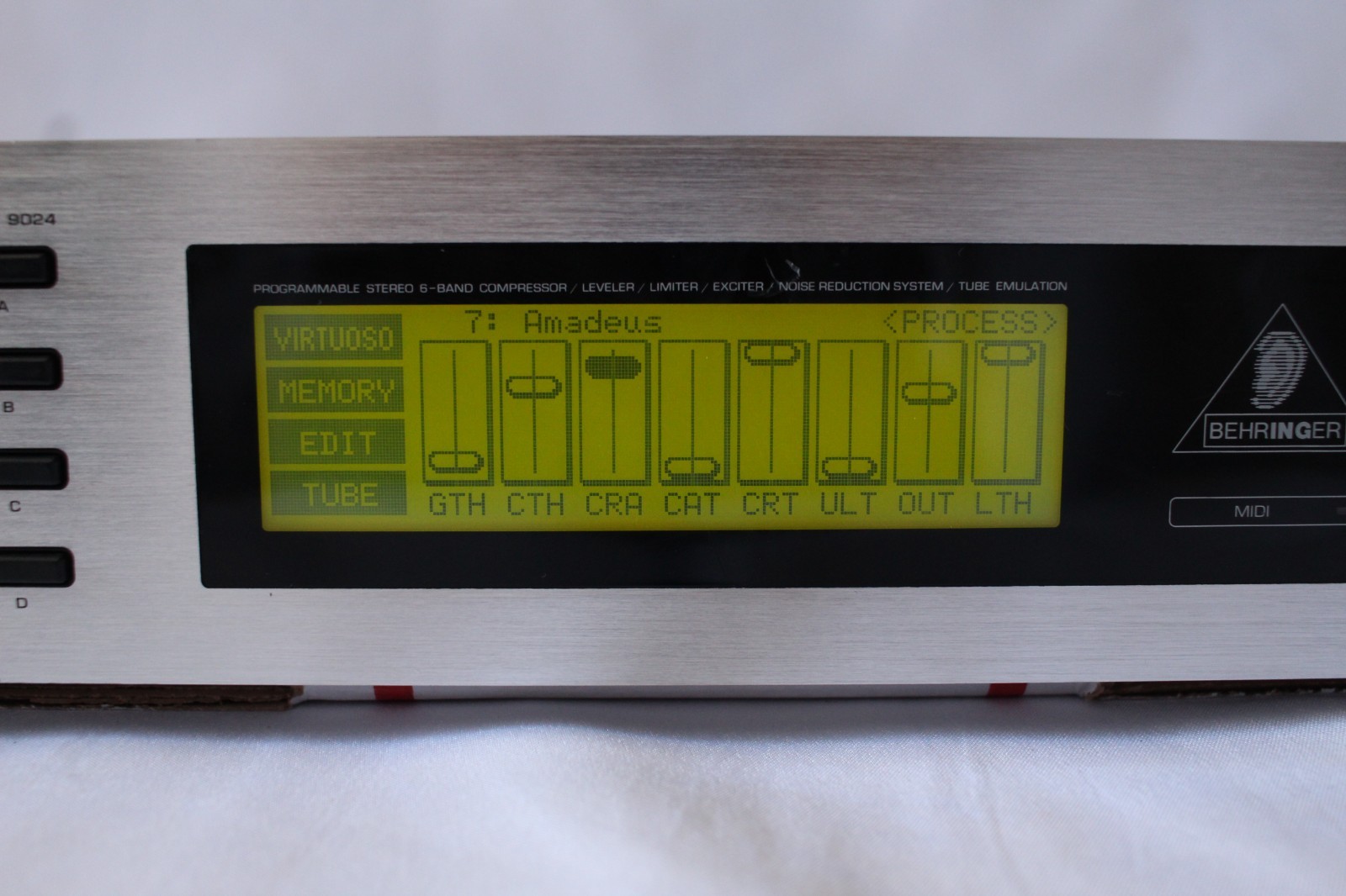 Behringer DSP9024 Ultra-Dyne Pro Digital Processor 24bit Dual DSP Mainframe