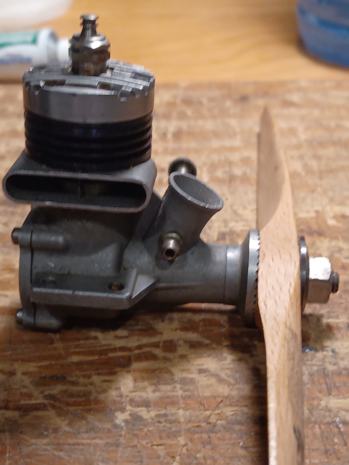 os max 15 control line engine