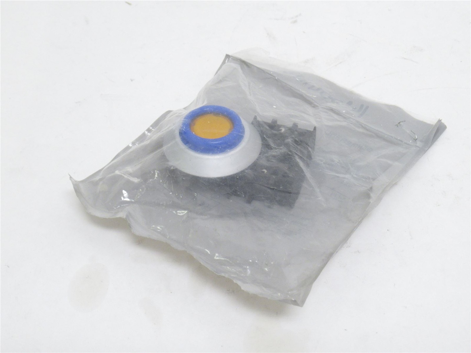 235245 New-No Box; Schmersal 103009262 Embeddable Button NDLBL/GB