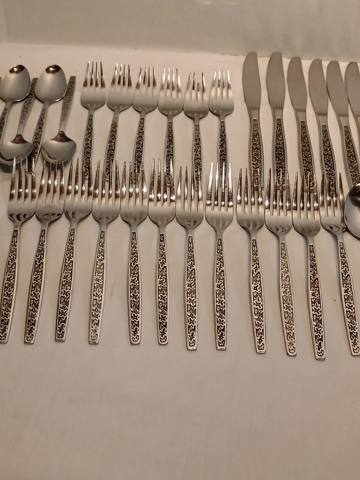 Vintage LA SPANA Flatware 64 pieces Service For 12