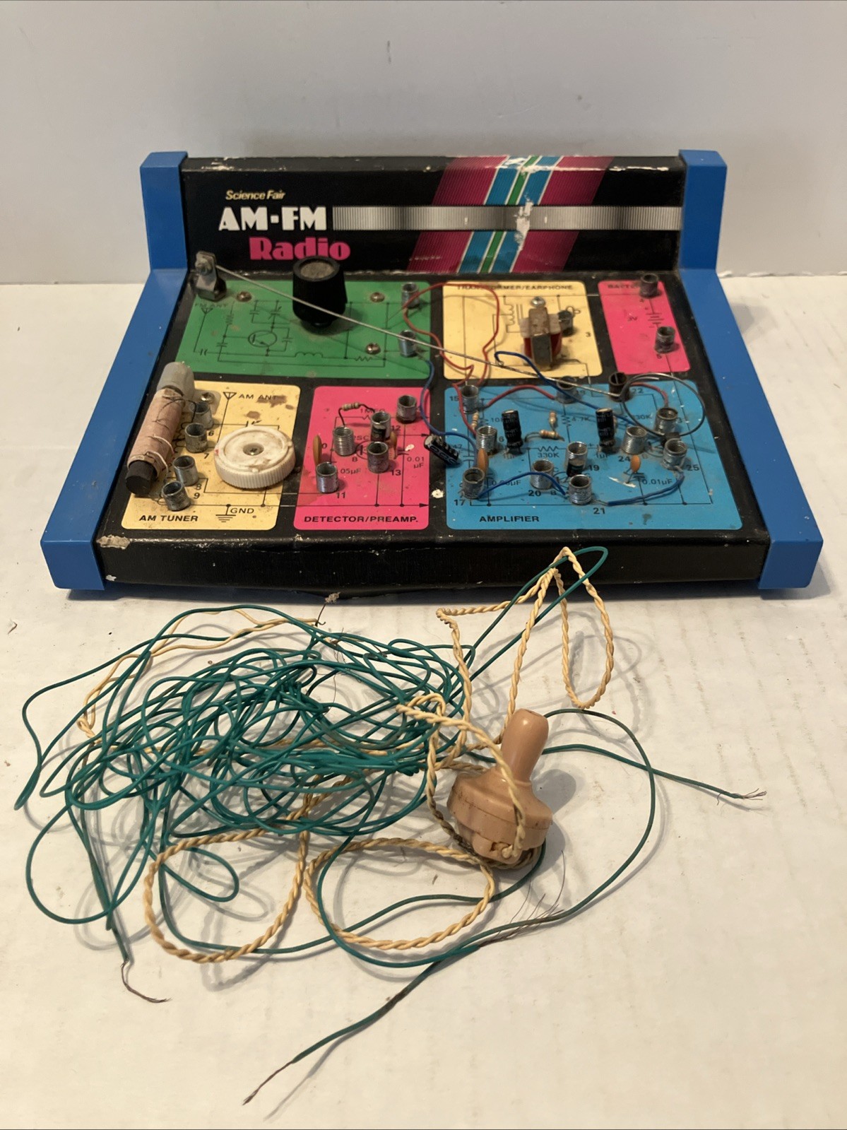 Vintage 1980’s Science Fair AM-FM Radio Project Tandy Radio Shack Parts-Repair