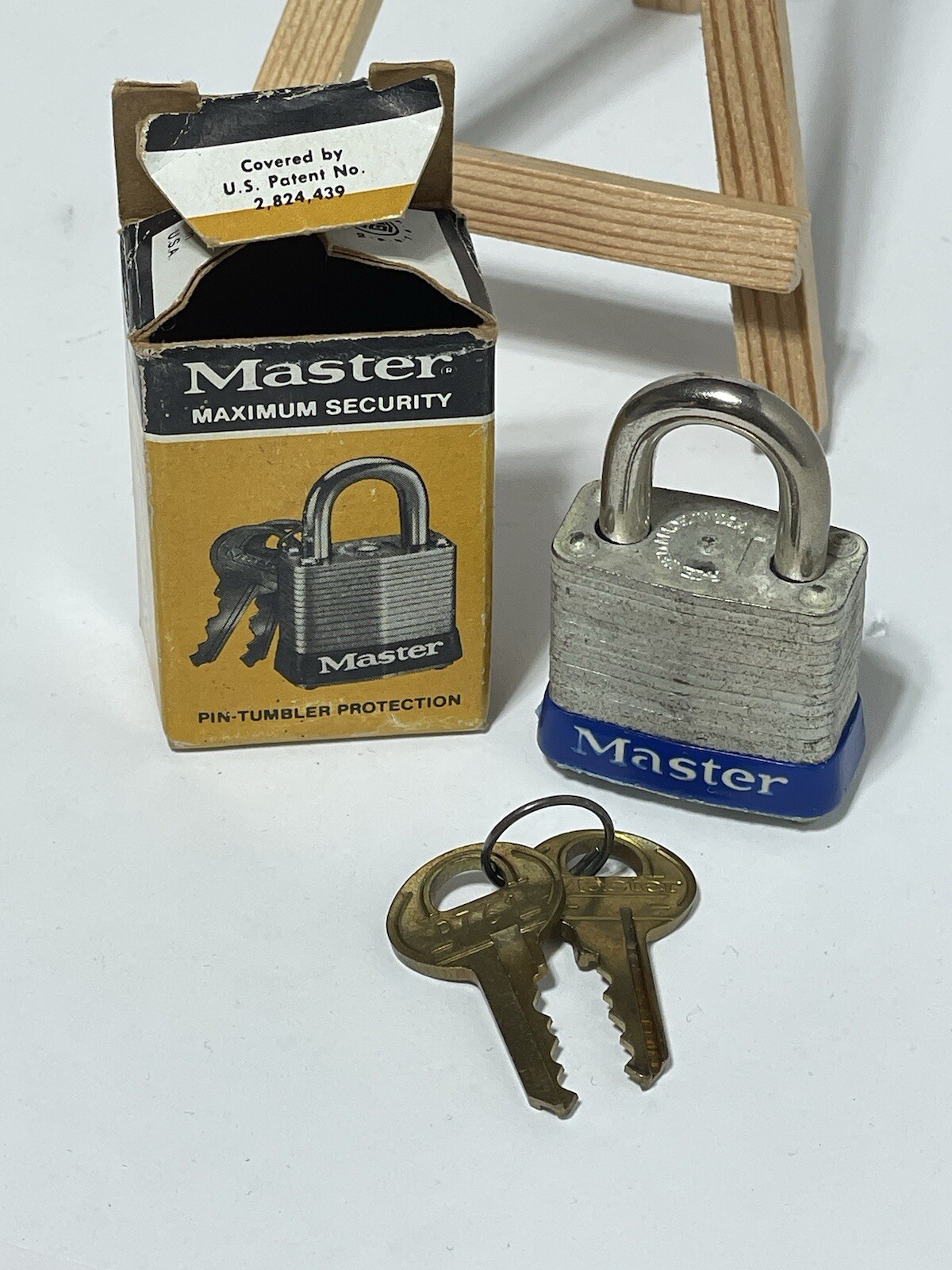 VINTAGE NO. 7 MASTER LOCK With Original Box and 2 Keys P761 Open Box