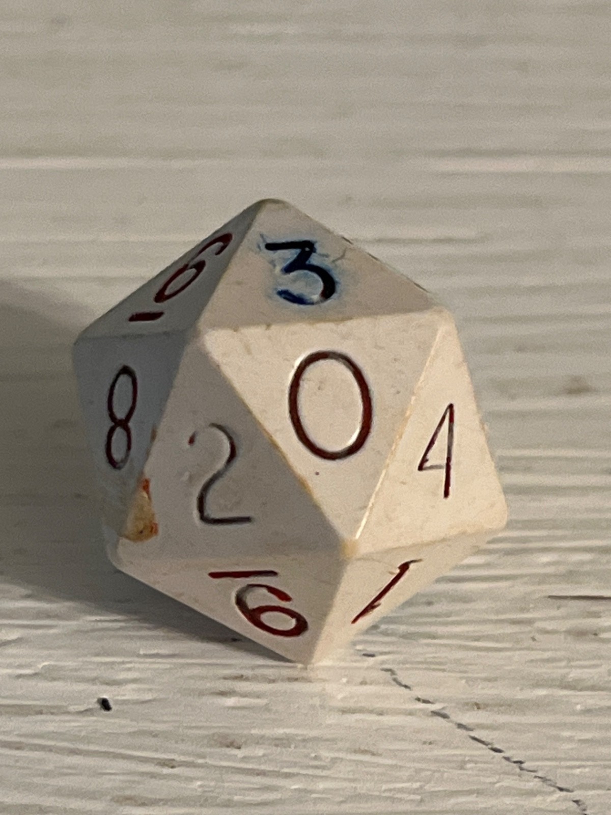Vintage Armory d20 off-white w/ blue & red rpg ad&d dice 120723@