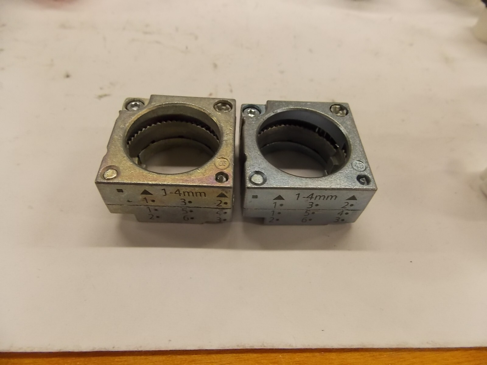 Lot of 2 NOS Siemens 3SB3931-0AC Holders  B3