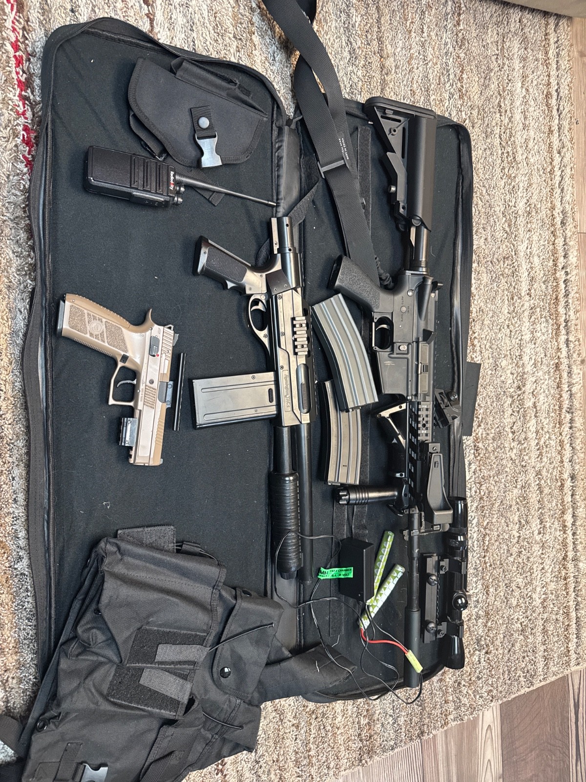 airsoft gun lot with accessories, pistol, shotgun, m4, walkie talkie