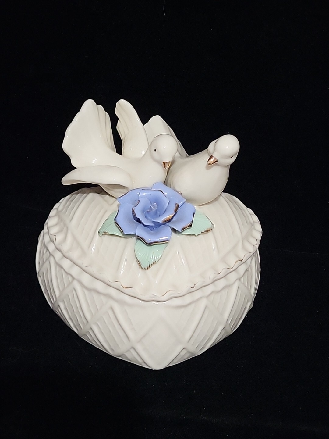 Porcelain Heart trinket Box w/ Love Birds Doves & Rose 6”x6”x6”