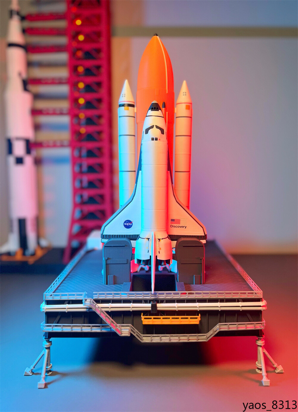 1:200 Scale STS Discovery OV-103 Space Shuttle Model Set with Launch pad