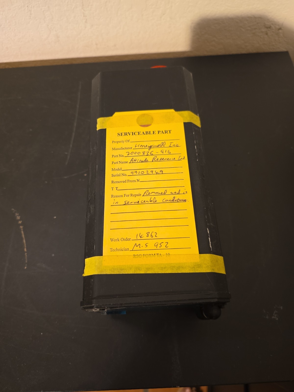 P/N 7000836-916 AUGUSTA A109E COPILOT ATTITUDE REFERENCE INDICATOR - SERVICEABLE