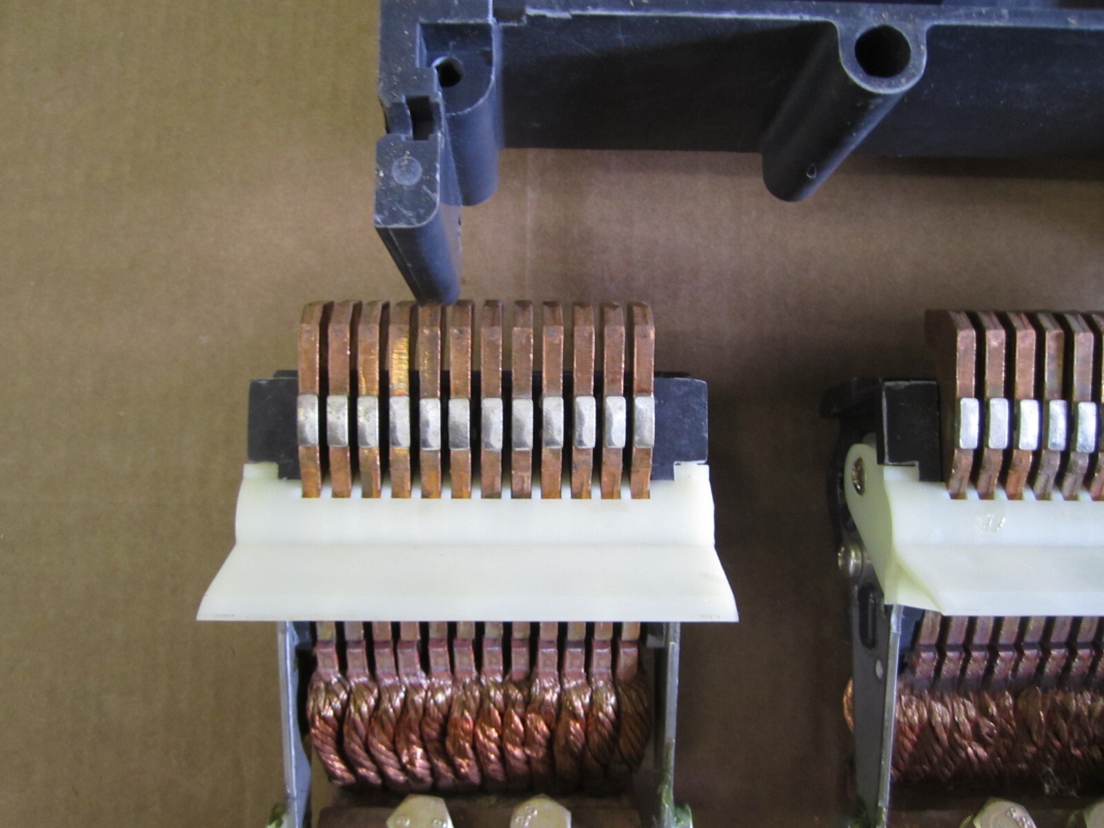 NEW EATON MAGNUM DS 2500A COMPLETE CONTACT ASSEMBLY