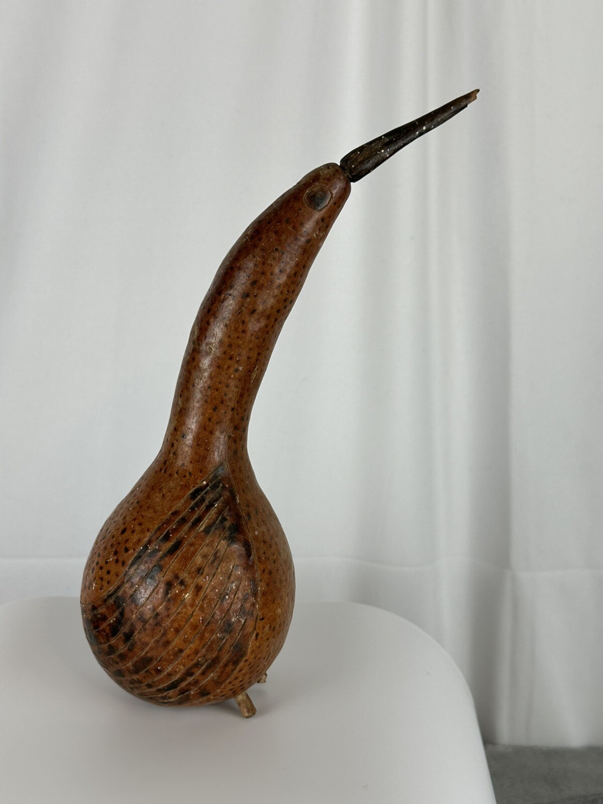 VTG PERUVIAN HAND CARVED AND PAINTED GOURD BIRD FIGURINE EUC