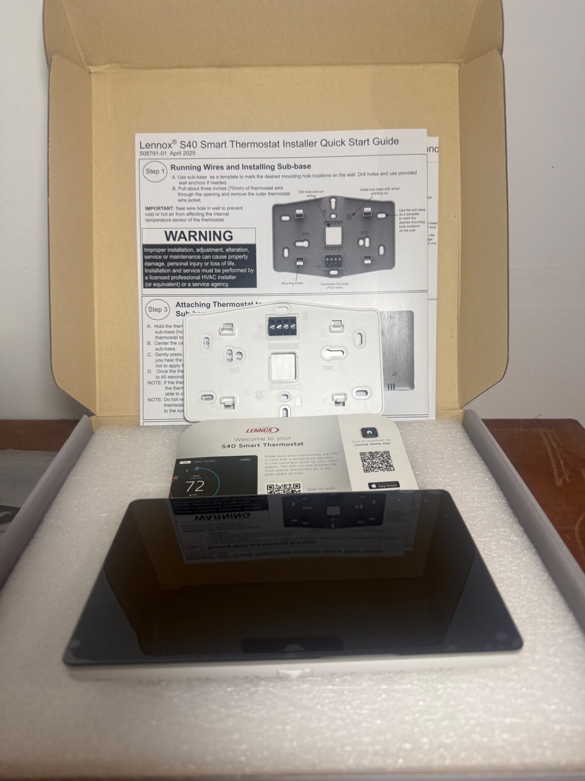 Lennox S40 (22V24) Smart Thermostat with Touchscreen