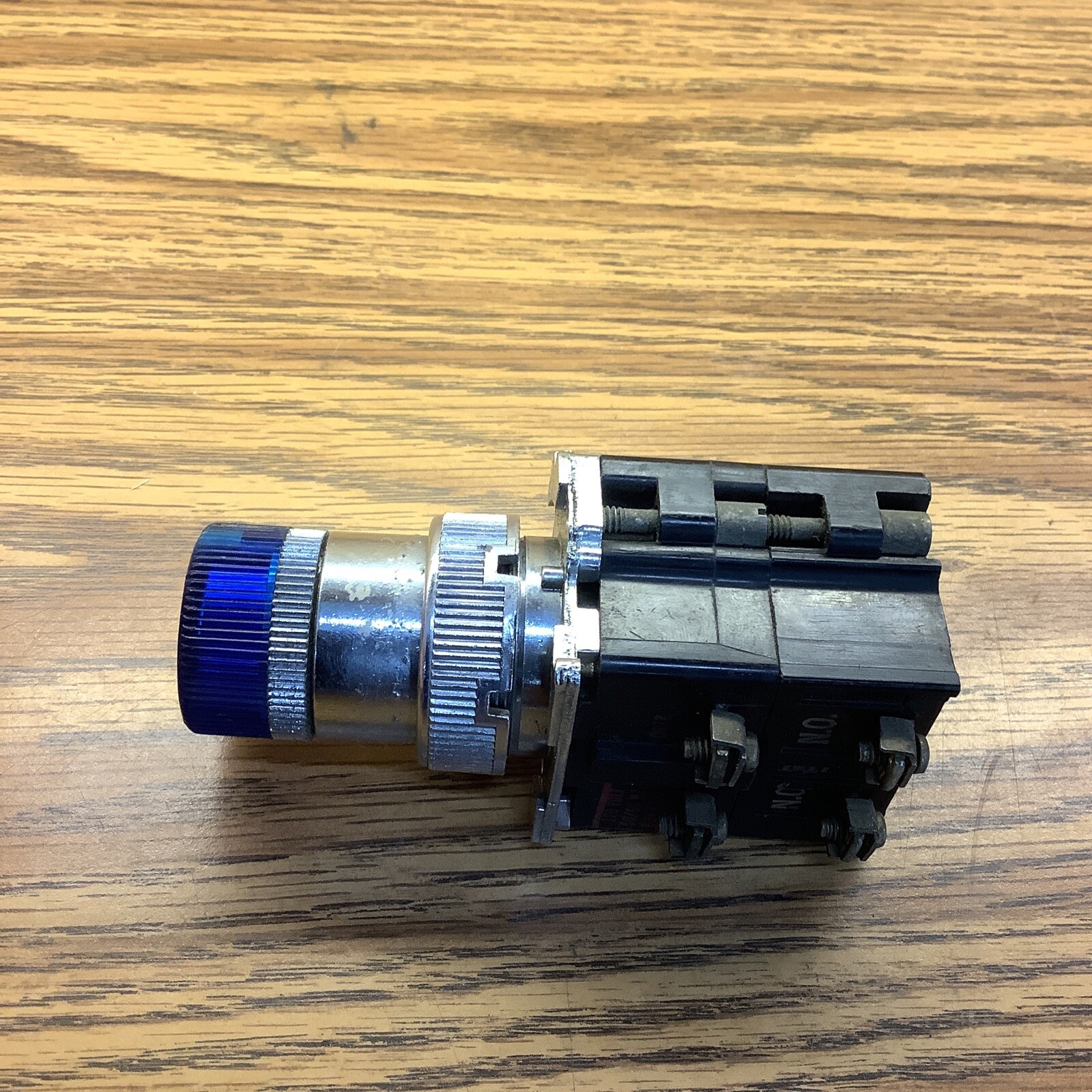 Cutler Hammer 10250T Blue Arrow 3 Pos Selector Switch Knob