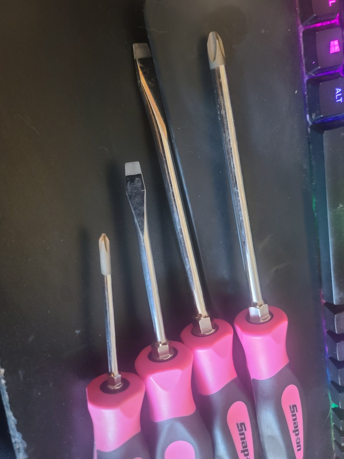 Snap On 4pc Soft Grip Pink Screwdrivers Lot