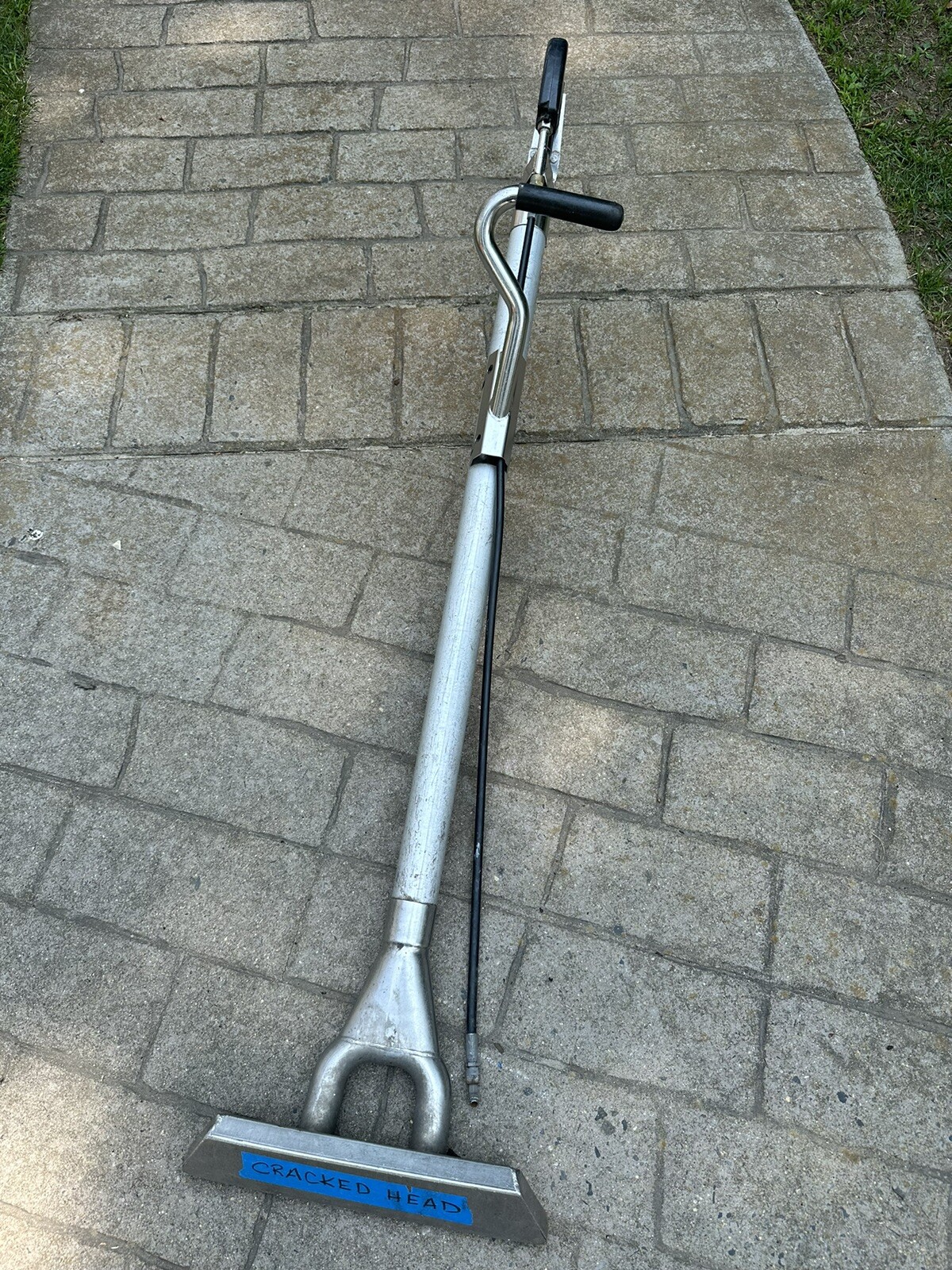 TILE, CARPET CLEANING, HARD SURFACE, & WATER RETRACTION WAND CRACKED HEAD